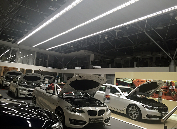 Освещение автосалона BMW