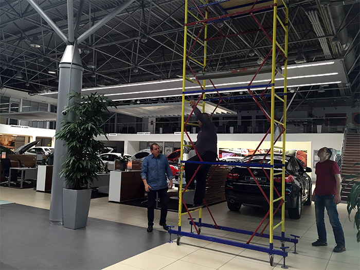 Установка светильников LEDEL в автосалоне BMW Установка светильников LEDEL в автосалоне BMW